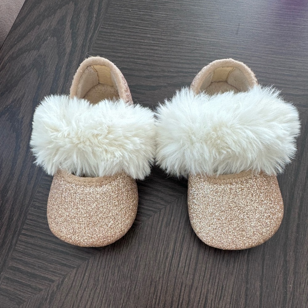 Infant Uggs size 2/3